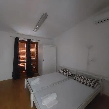 Studio-App Iva, Balcony With Sea View - 50 M From Beach Pag Town Exterior photo