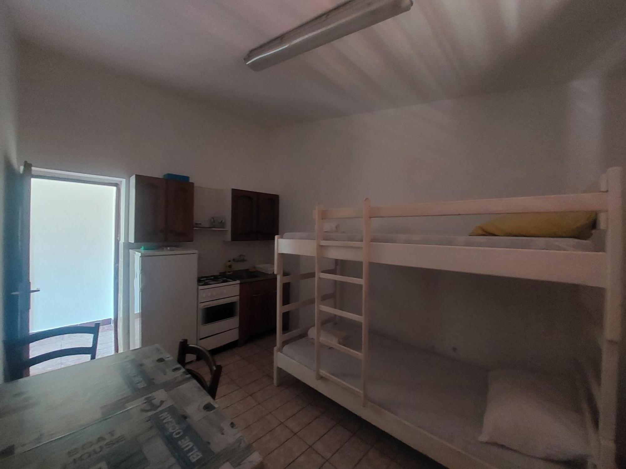 Appartement Studio-app Iva, Balcony With Sea View - 50 M From