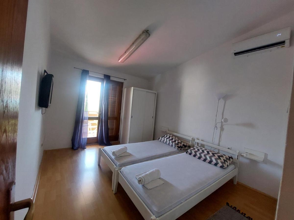 Studio-app Iva, Balcony With Sea View - 50 M From